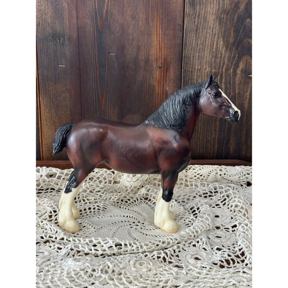 Breyer #5445 ALBA Dark Bay Sabino Clydesdale Mare - TSC 80th Anniversary (2018) - Picture 3 of 10